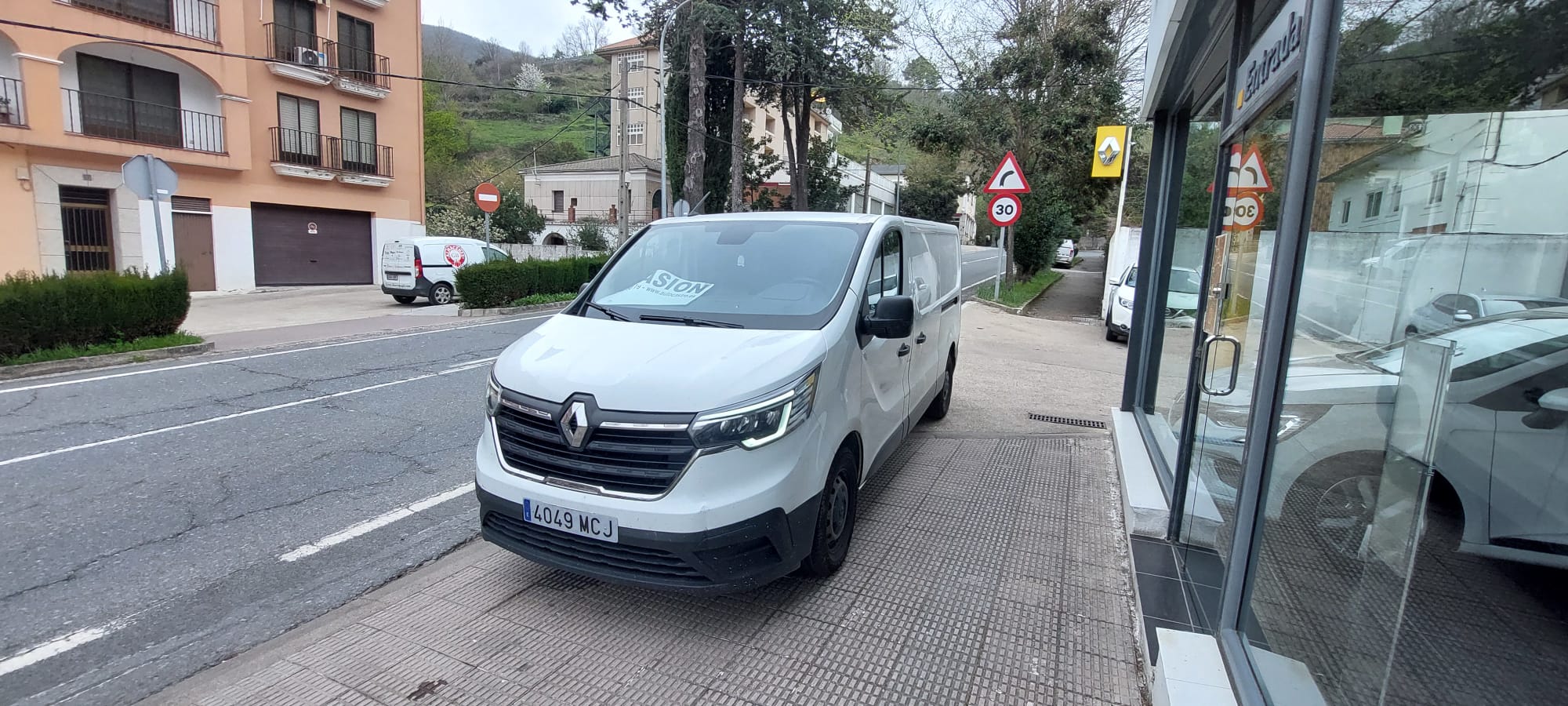 Renault Trafic 2.0 130cv miniatura 3